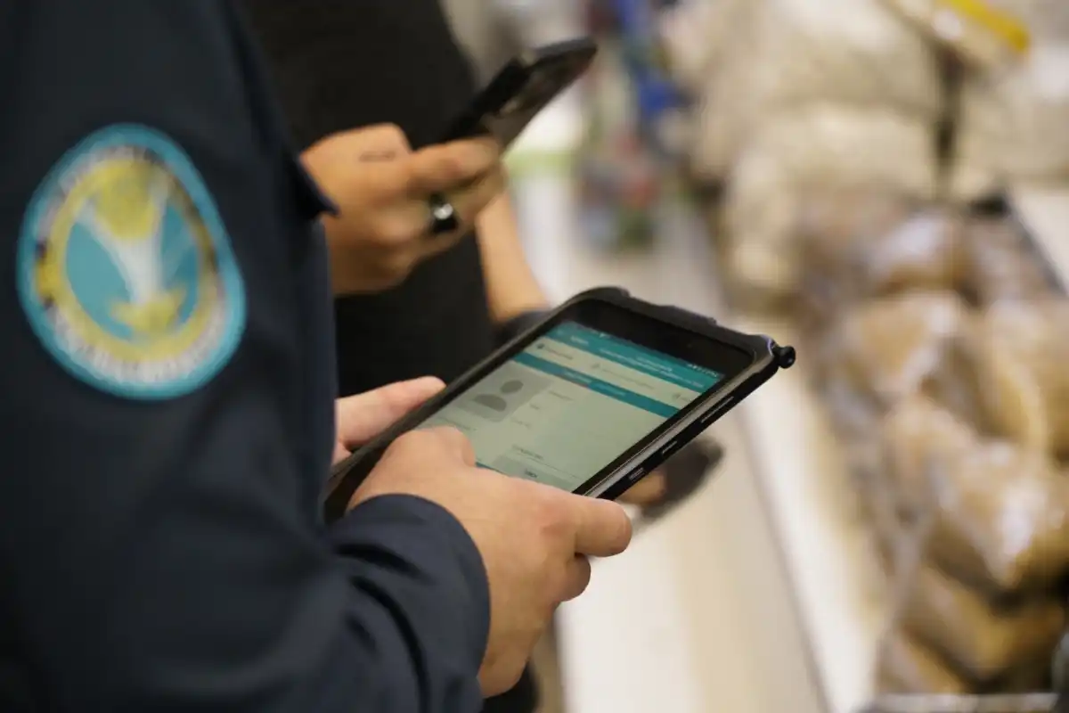 Заведение, свободно торговавшее веселящим газом, накрыли в Астане