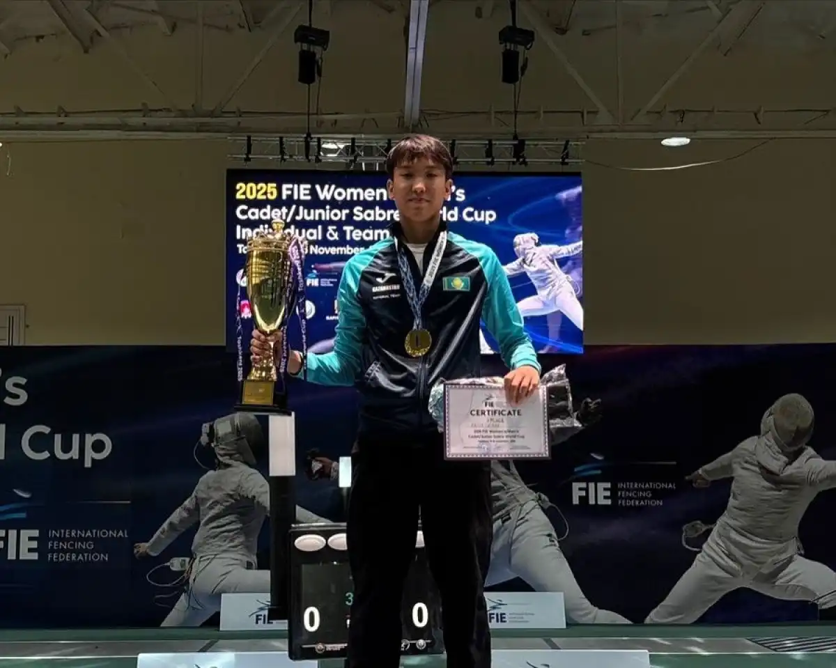 Фехтовальщик Айбар Кайым завоевал золото этапа Кубка мира среди кадетов