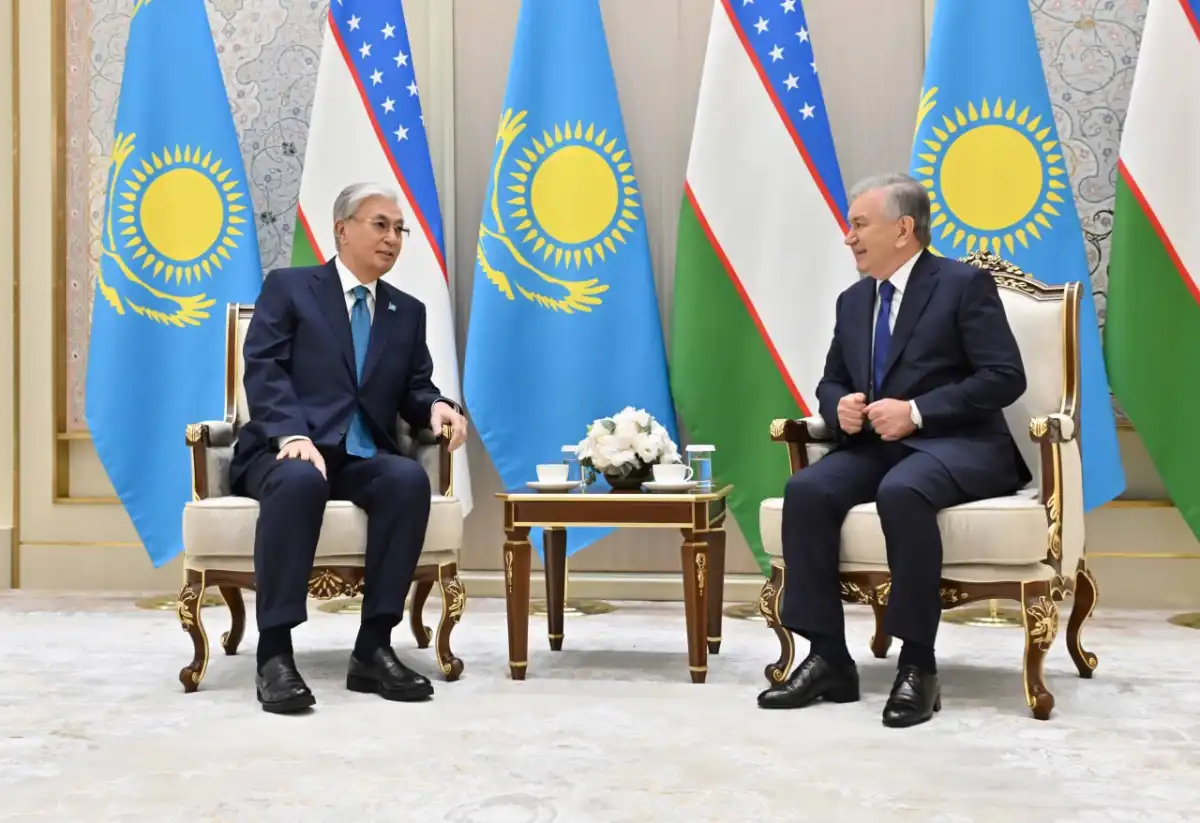 Главы двух государств провели переговоры в аэропорту Ташкента