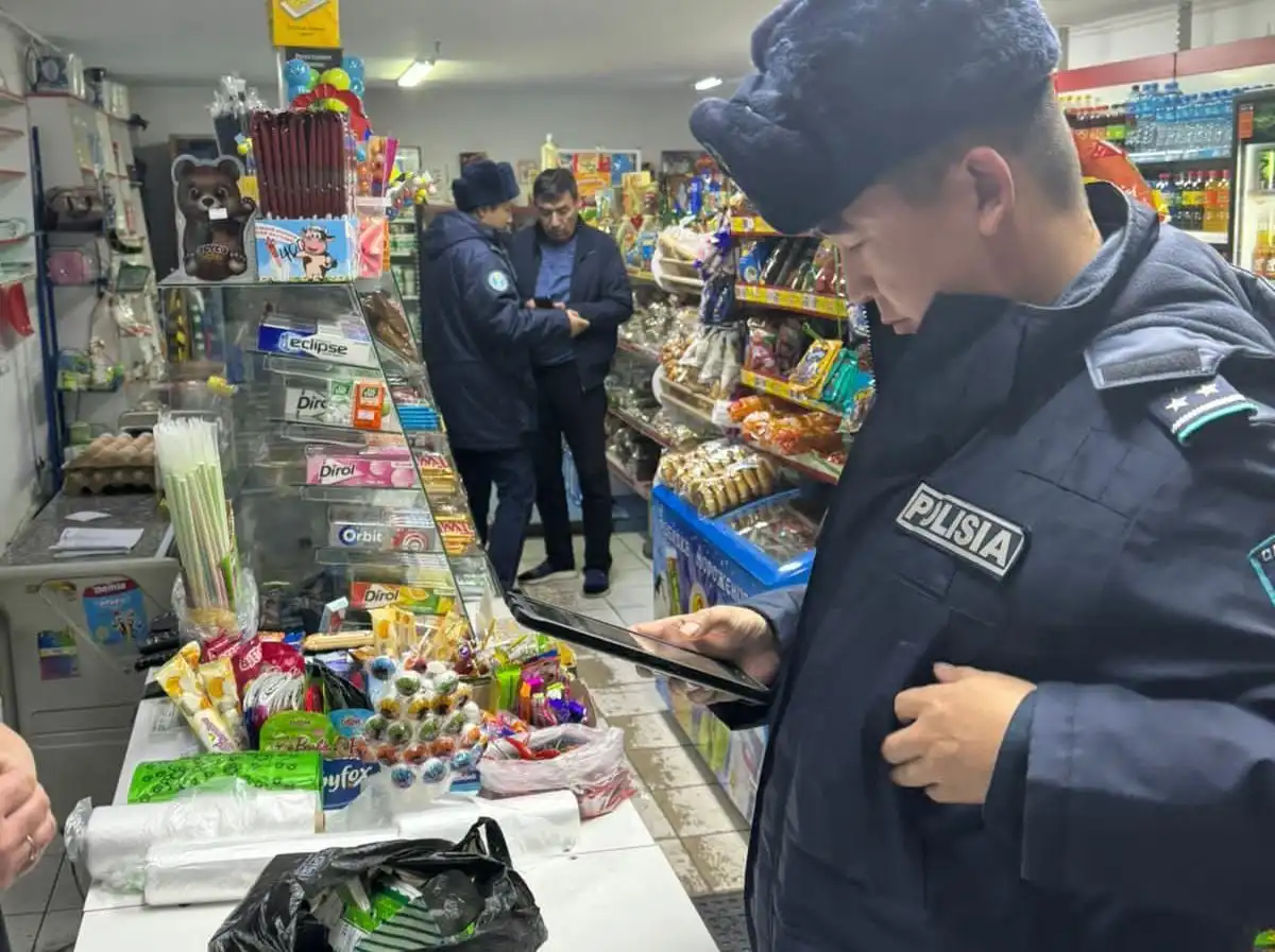 В столичном районе «Алматы» провели очередной рейд по борьбе с незаконной продажей насвая и снюса