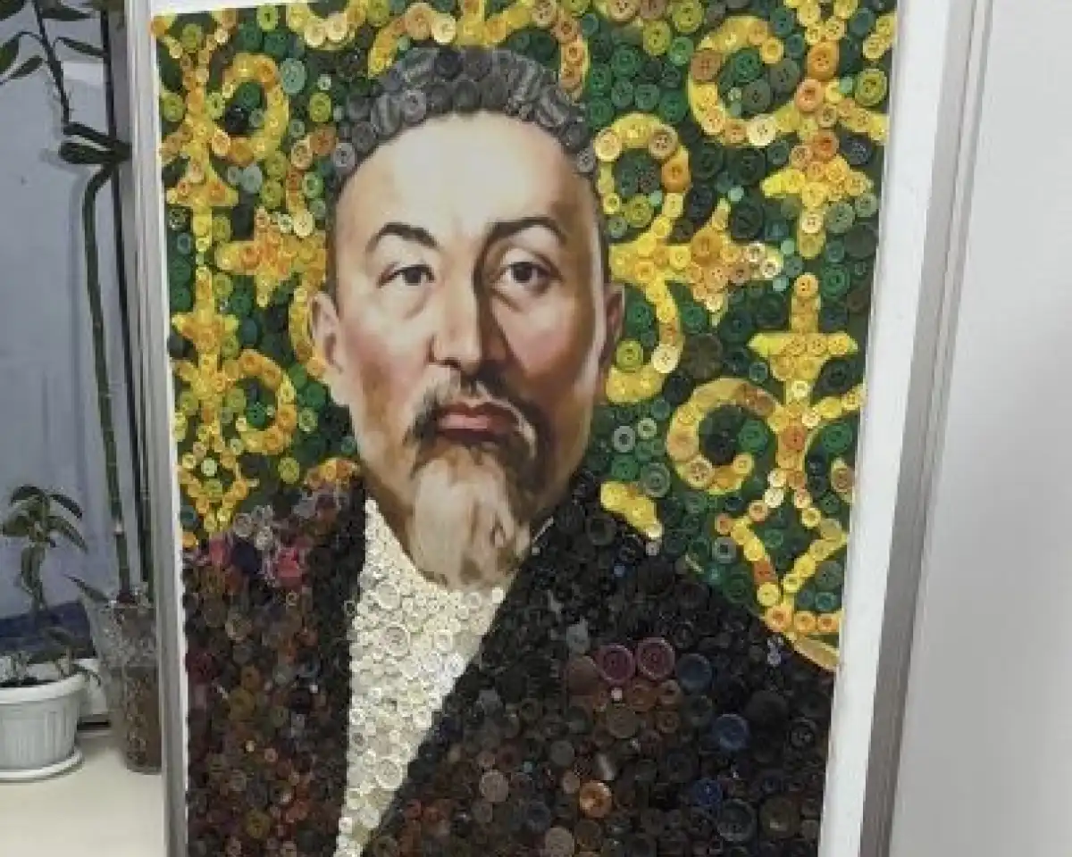 Воспитанники столичного детского сада собрали портрет великого Абая из пуговиц