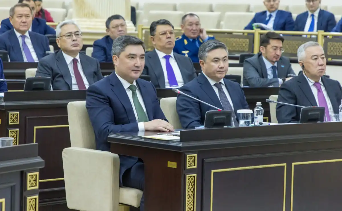 «Не призываю к такой практике» – Бектенов высказался о госдолге Казахстана