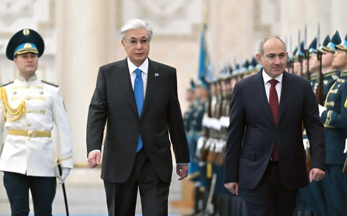 Премьер-министра Армении торжественно встретили в Акорде