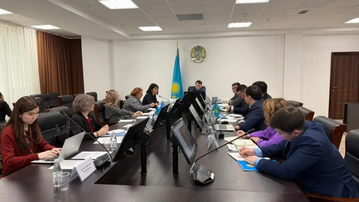 В Казахстане запускают ИИ-систему прогнозирования распространения саранчи