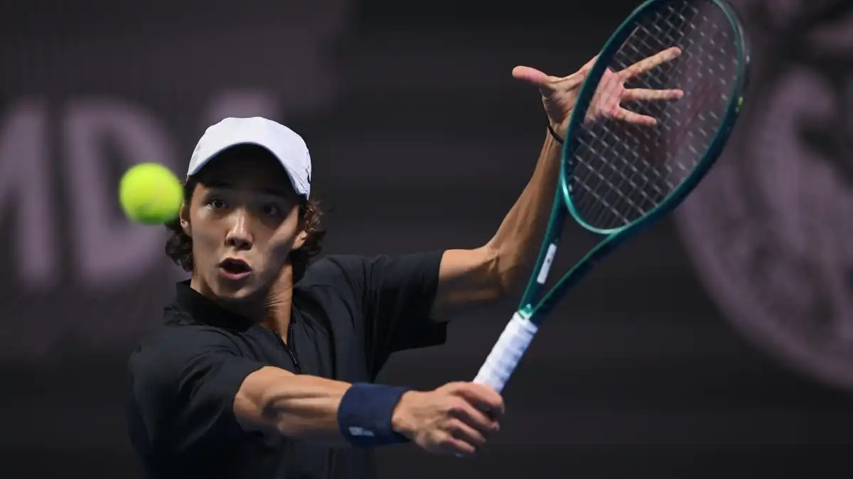 18-летний теннисист из Казахстана выиграл первый одиночный титул в профессиональном туре