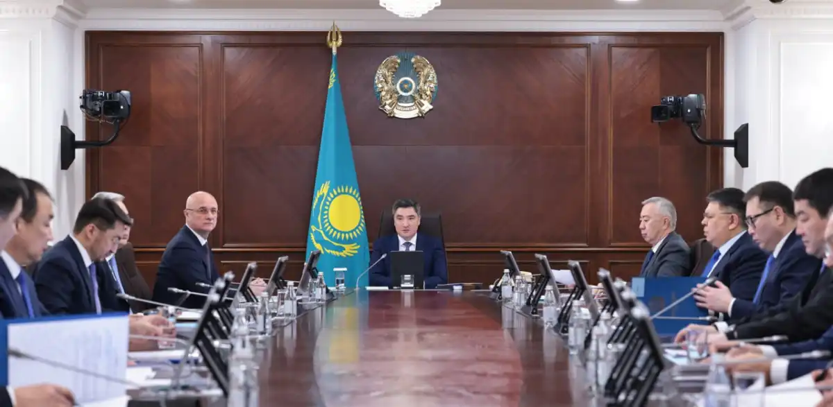 Бектенов подчеркнул необходимость ускорения развития транспортной инфраструктуры