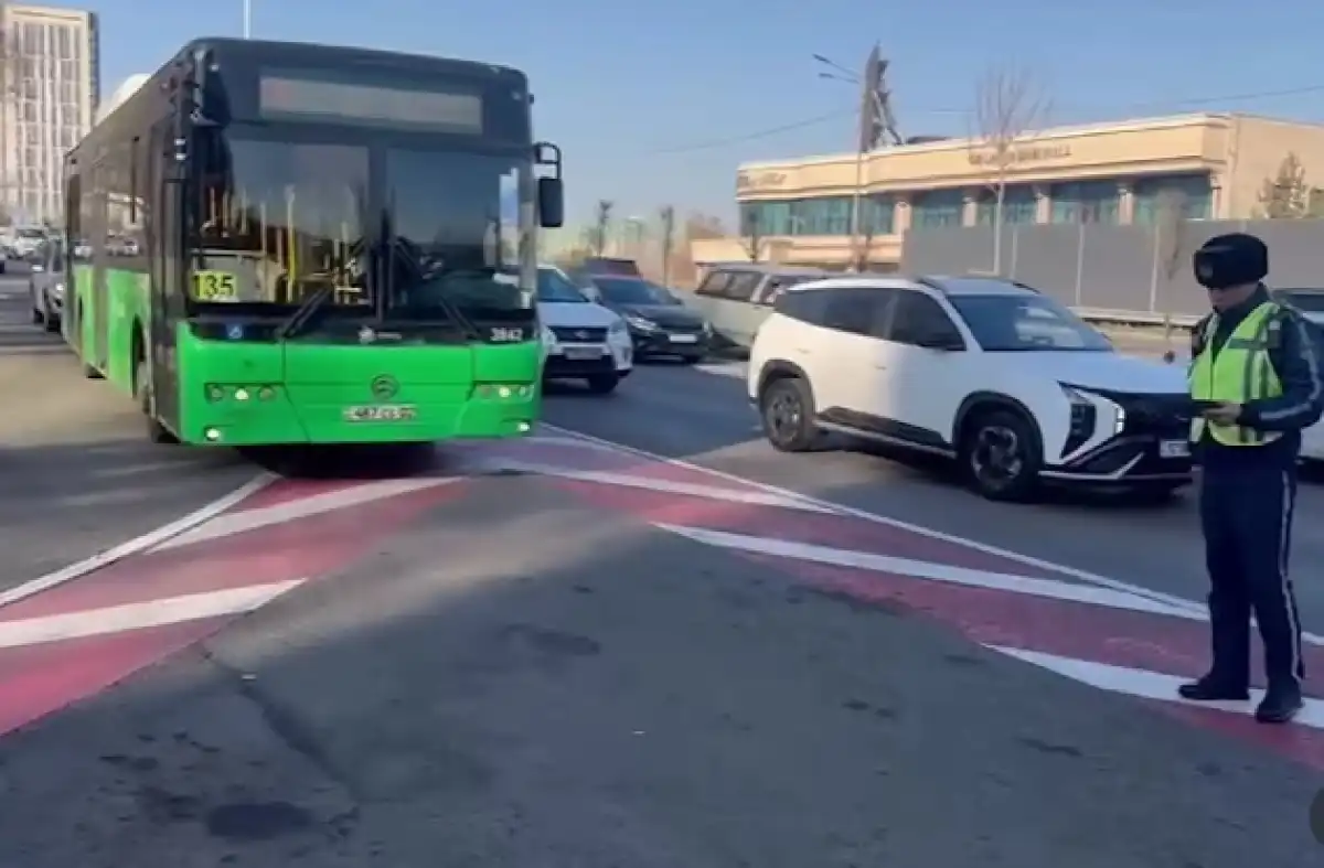 Автобус со штрафами почти на 3 млн тенге перевозил пассажиров в Алматы