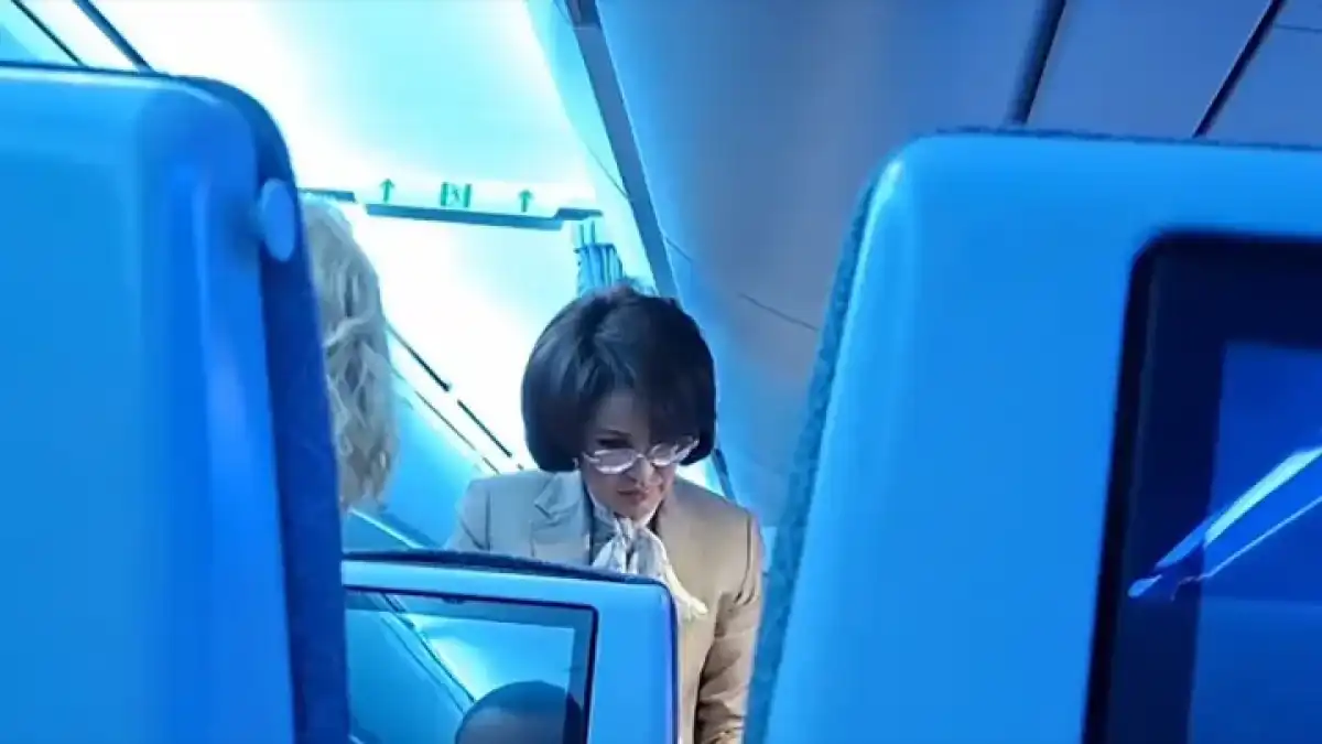 Случай в небе: министр здравоохранения спасла пассажирку на борту самолета