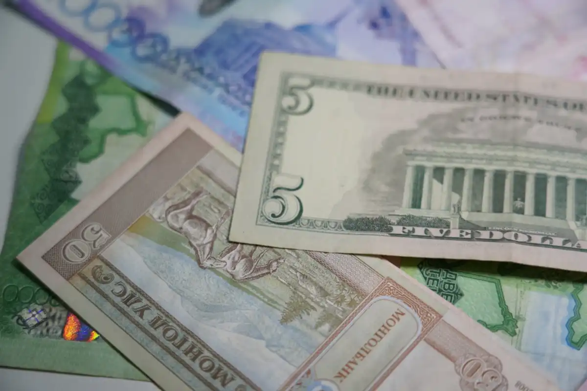 Курс валют в столичных обменниках на 28 ноября