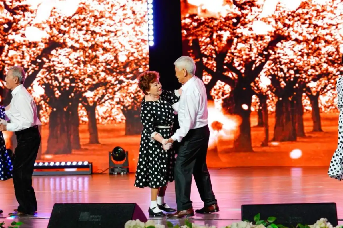 Более 500 пенсионеров участвуют в танцевальных клубах Астаны