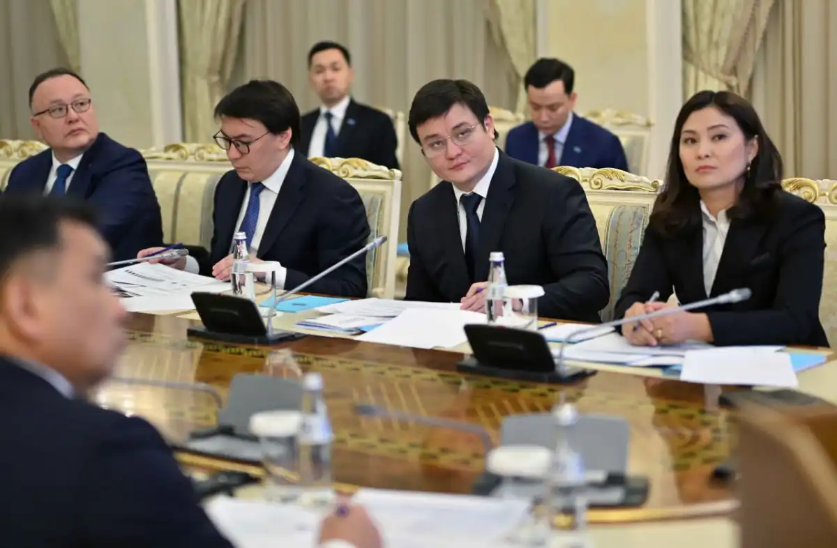 Токаев поручил окончательно решить вопросы по авиатопливу