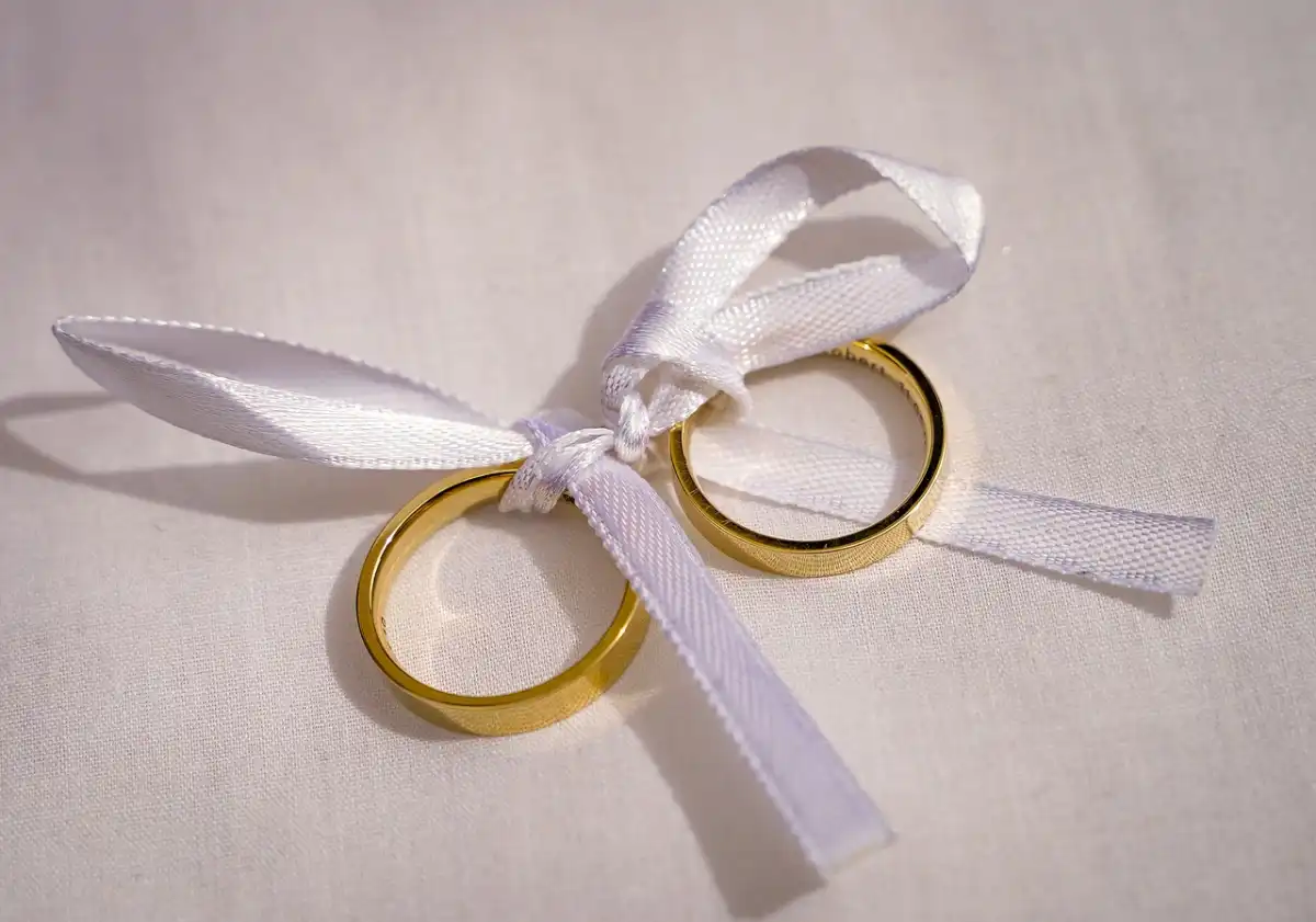 Алматинец стал женихом сразу трех невест ради их сбережений