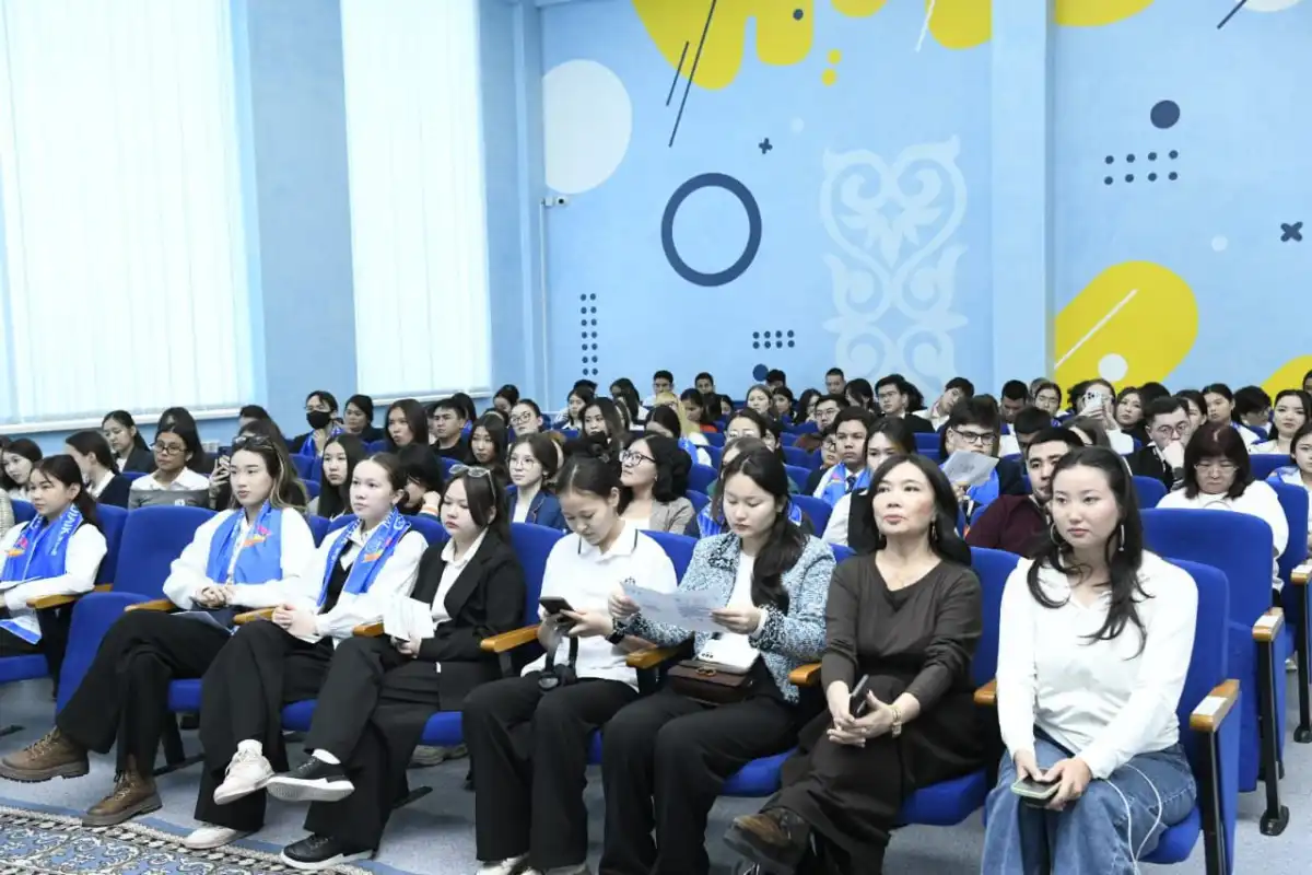 Астана развивает школьное волонтёрство: форум «Юный лидер» собрал активистов и экспертов