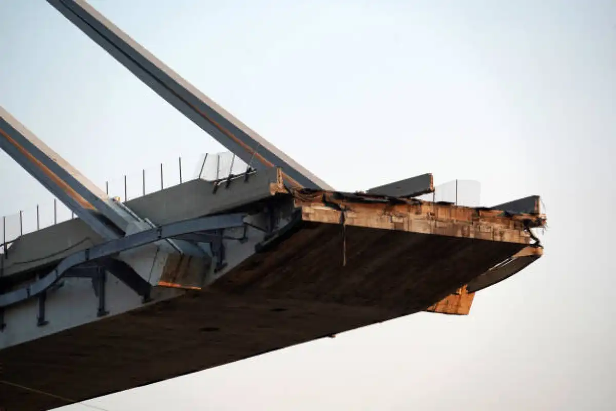 Чиновник лишился должности после обрушения моста в Усть-Каменогорске