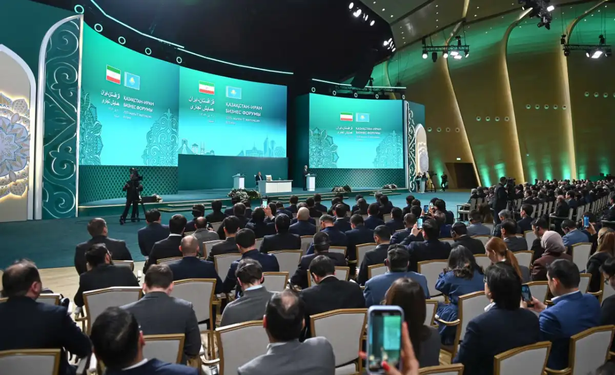 Токаев и Пезешкиан приняли участие в казахско-иранском бизнес-форуме