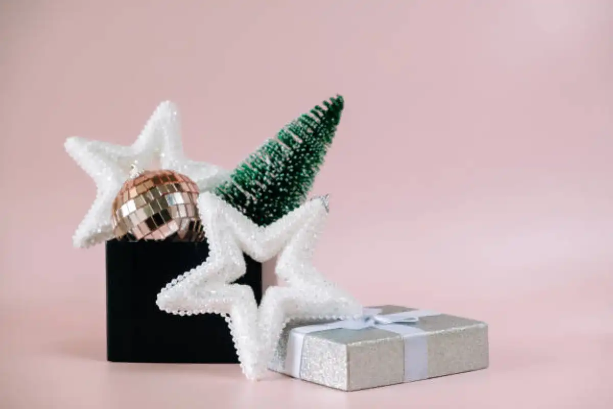 Как выбрать безопасные новогодние игрушки для детей