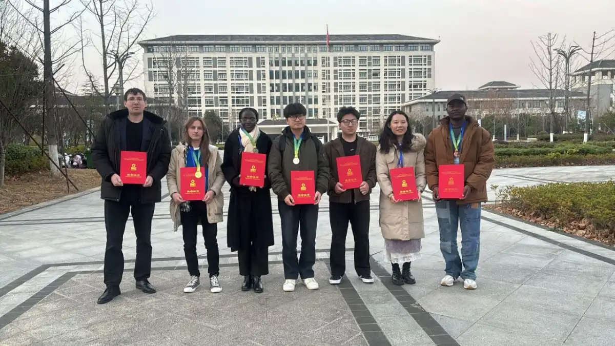 Казахстанский студент завоевал золото на международном чемпионате по ИИ