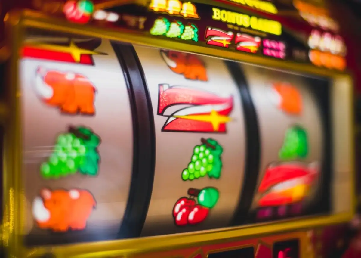 Более 35 млн тенге инвесторов спустила на азартные игры многодетная казахстанка