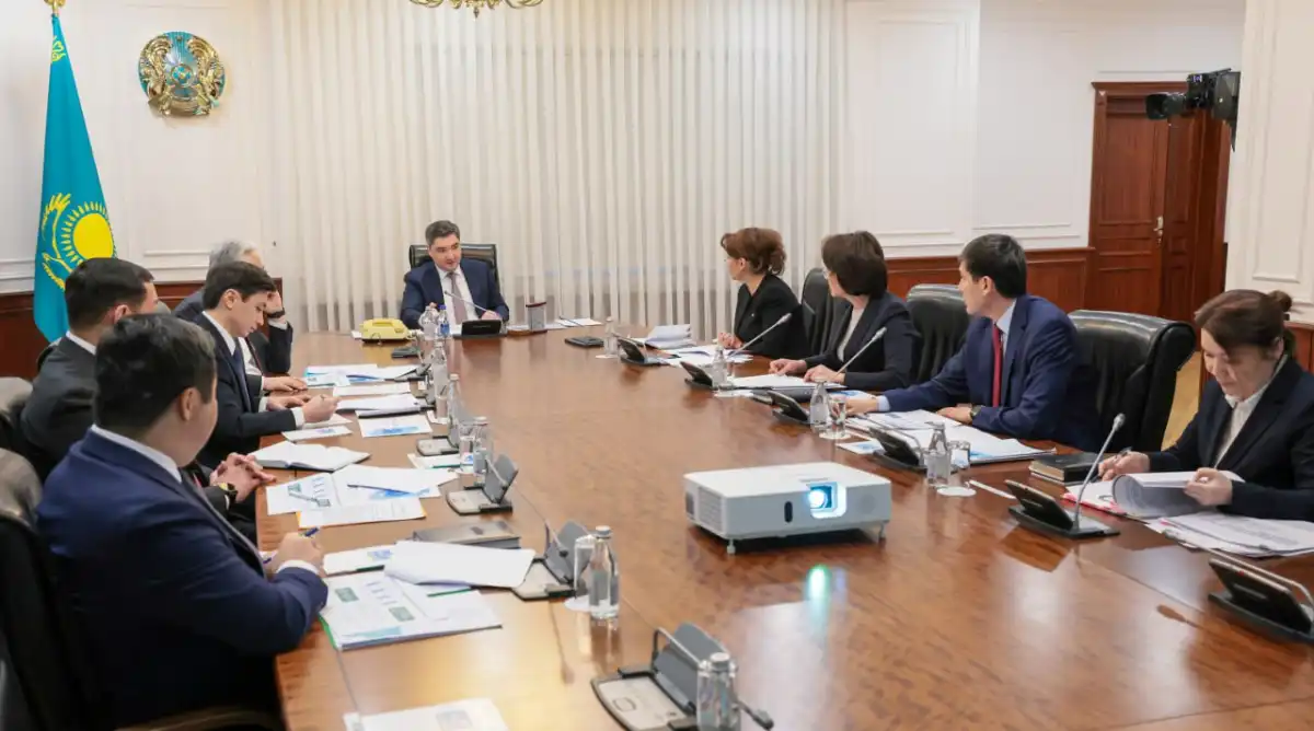 Премьер-министр провел совещание по повышению качества медуслуг