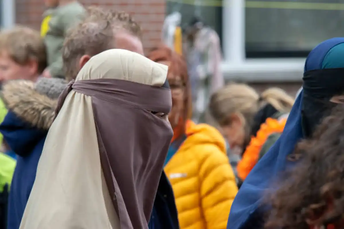 Скрытие лица на публике теперь карается штрафом