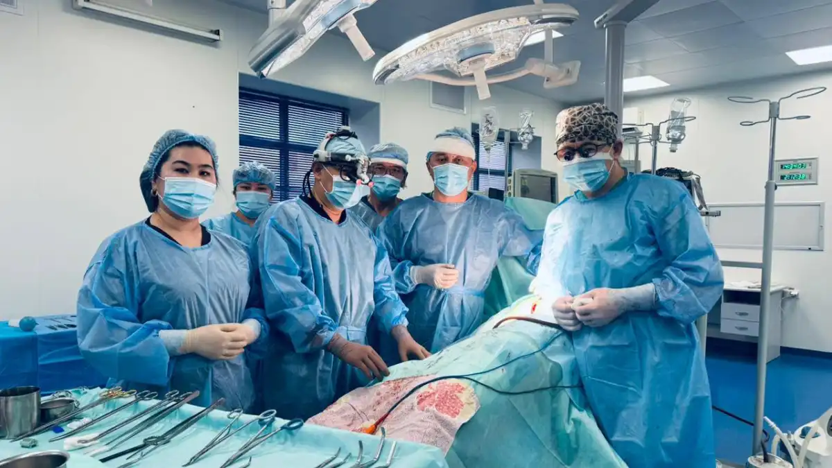 Казахстанцу провели сложнейшую операцию по пересадке его же почки