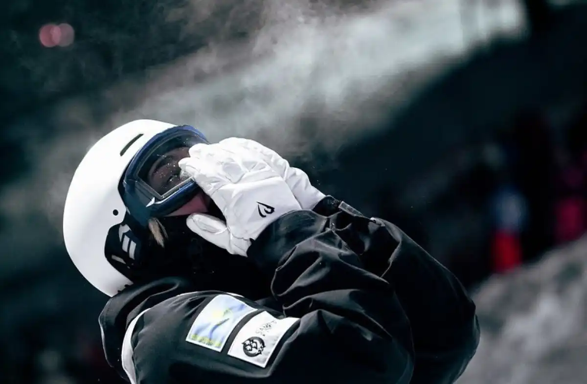 Казахстанская могулистка завоевала 2 золота на турнире во Франции