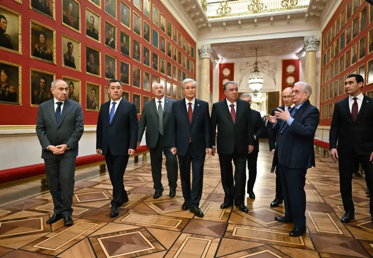 Токаев и руководители стран СНГ посетили Эрмитаж