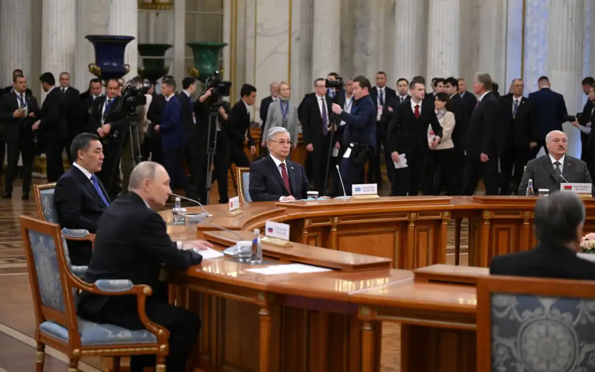 Президент принял участие в неформальной встрече глав государств СНГ