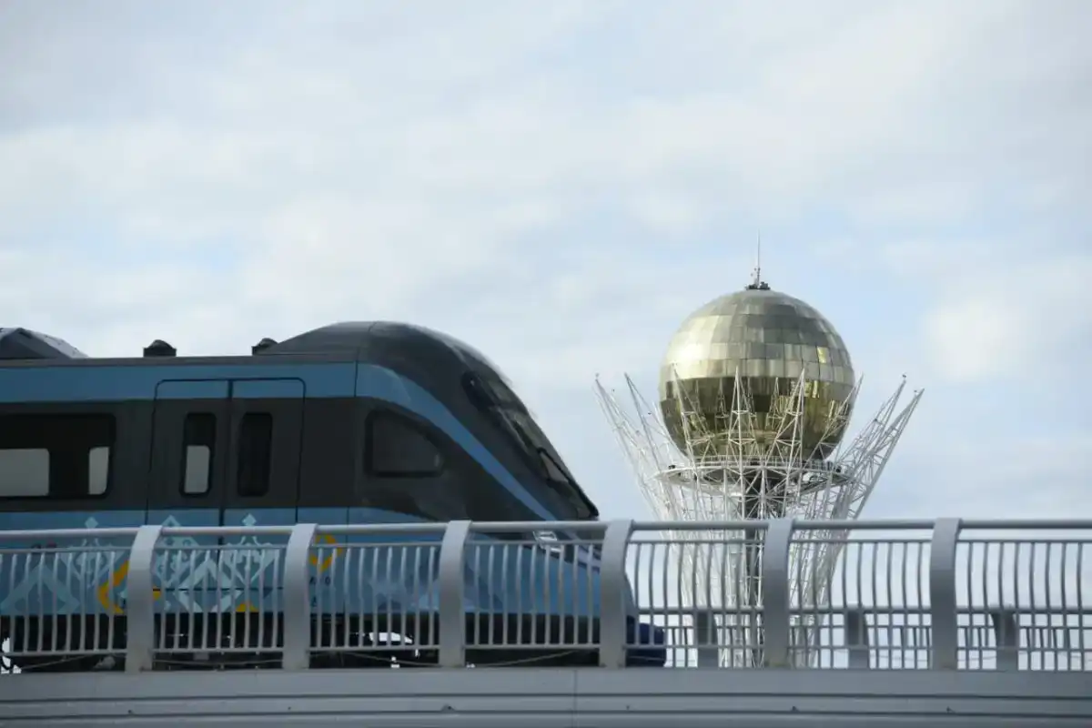 Токаев поддержал планы расширения сети LRT