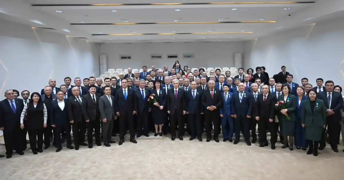 Токаев вручил государственные награды жителям Жамбылской области