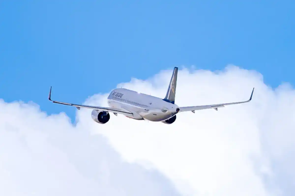 Борт Air Astana вернулся в аэропорт Фукуока