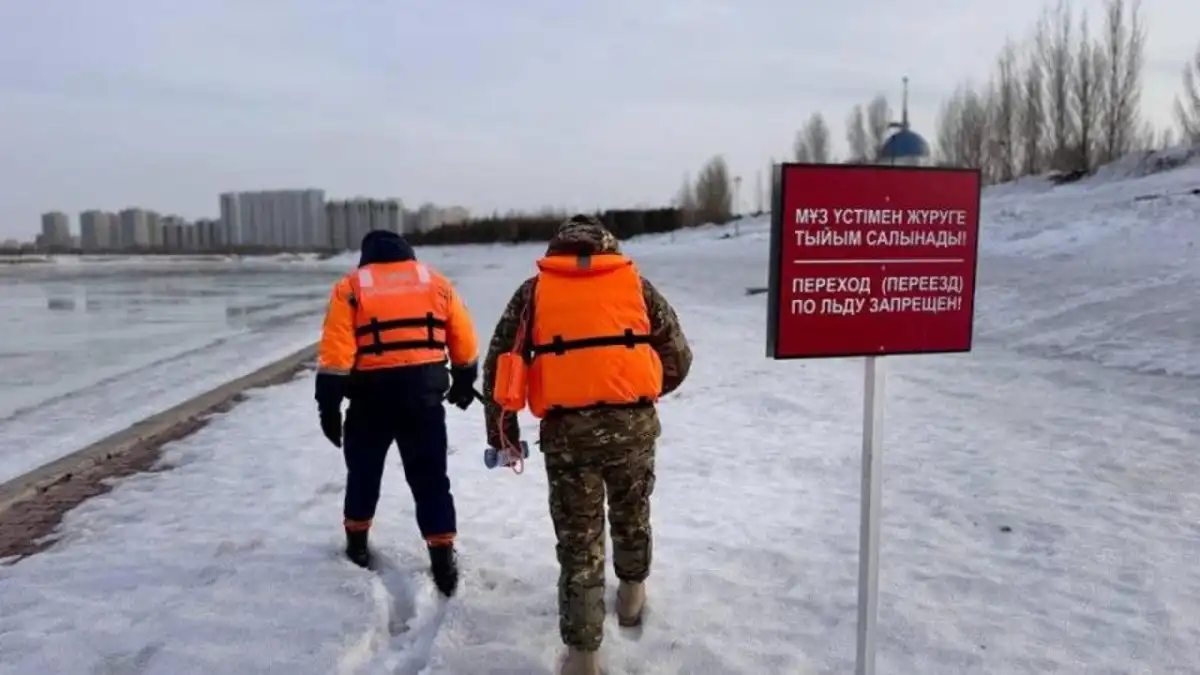 Каток и ледяные горки на набережной Есиля в Астане временно закрыли