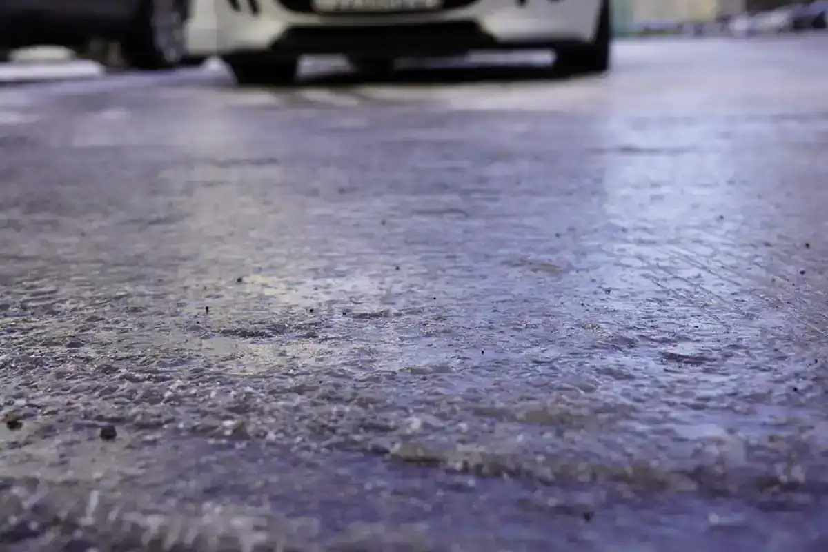 Астанчан предупредили о метели и гололёде