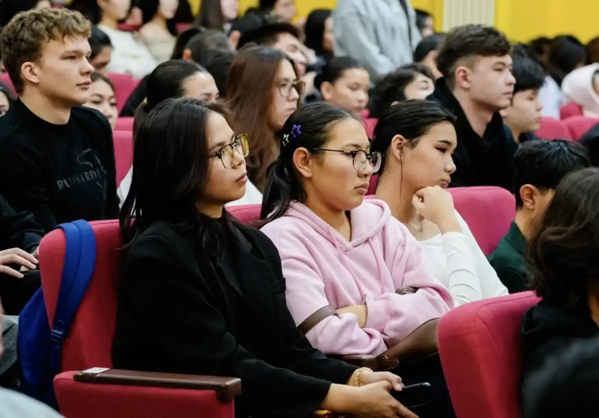 Глава государства: «Вы живете в эпоху совершенно новых явлений и огромных возможностей»