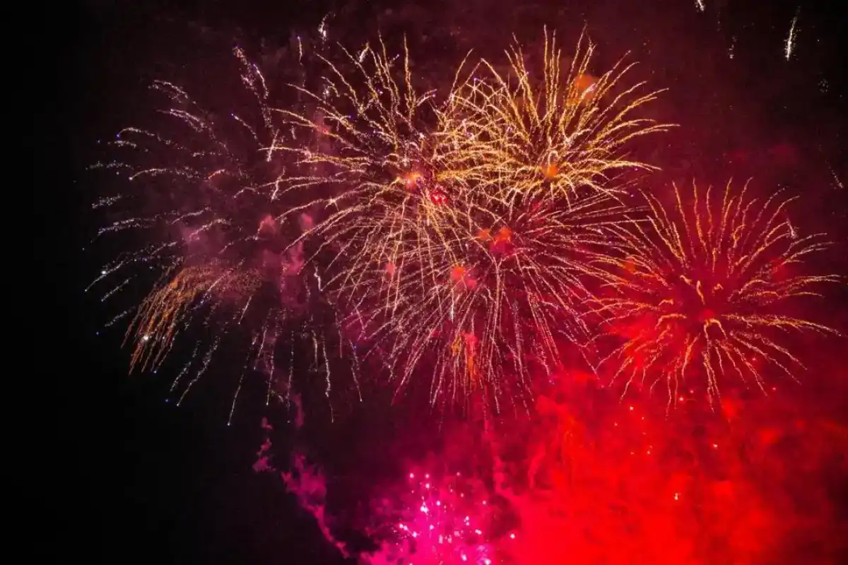 Мировой рекорд фейерверка установили в Абу-Даби (ВИДЕО)