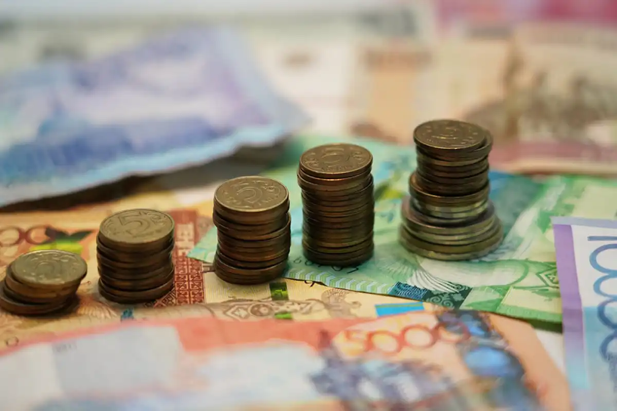 Пенсии и пособия повысили в Казахстане