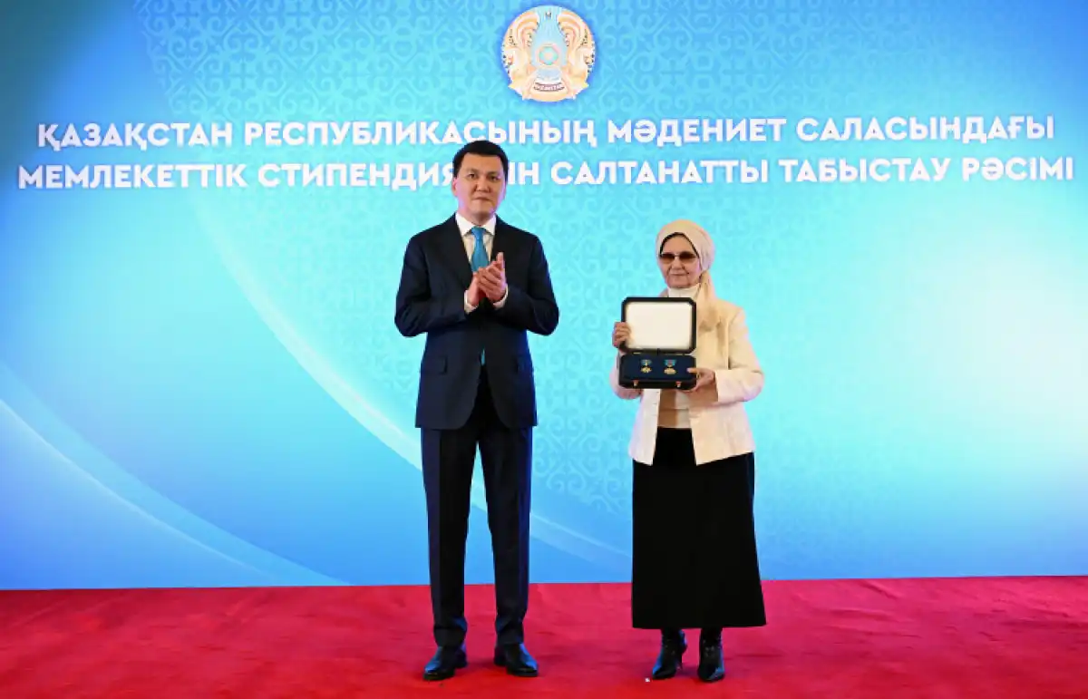 Родственникам «Халық қаһарманы» Бауыржана Момышулы вручили Золотую звезду и орден «Отан»