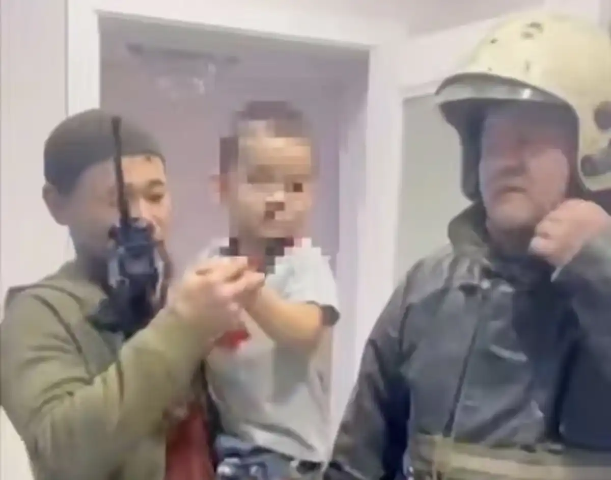 Квартиру с 3-летним ребенком вскрыли спасатели в Астане