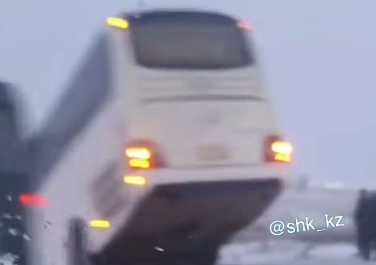 Автобус с 50 пассажирами слетел с дороги под Шахтинском