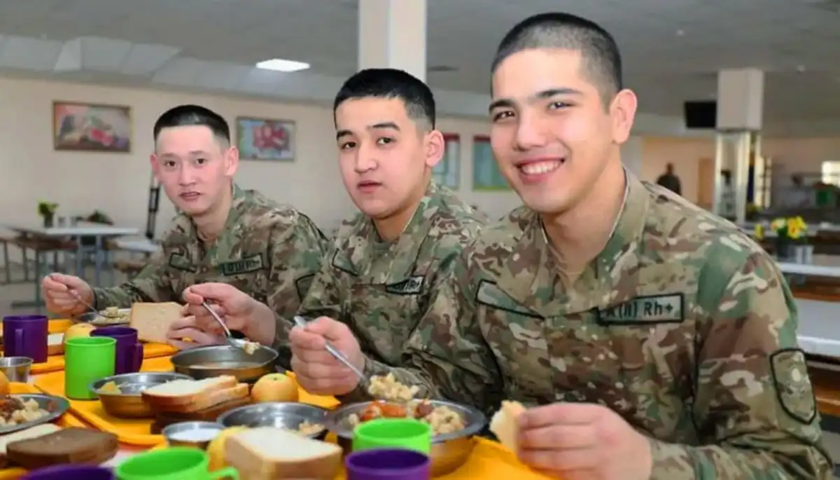 В Казахстане улучшили питание военнослужащих