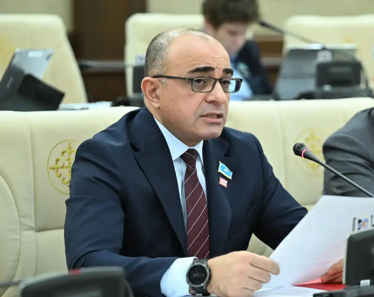 Депутат требует ужесточить правила продажи алкоголя в Казахстане