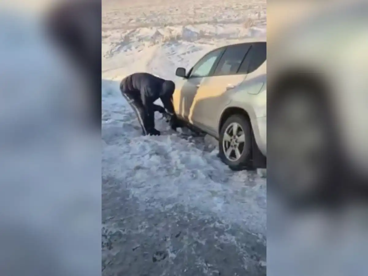 Акмолинец в три часа ночи съехал в кювет по пути на похороны