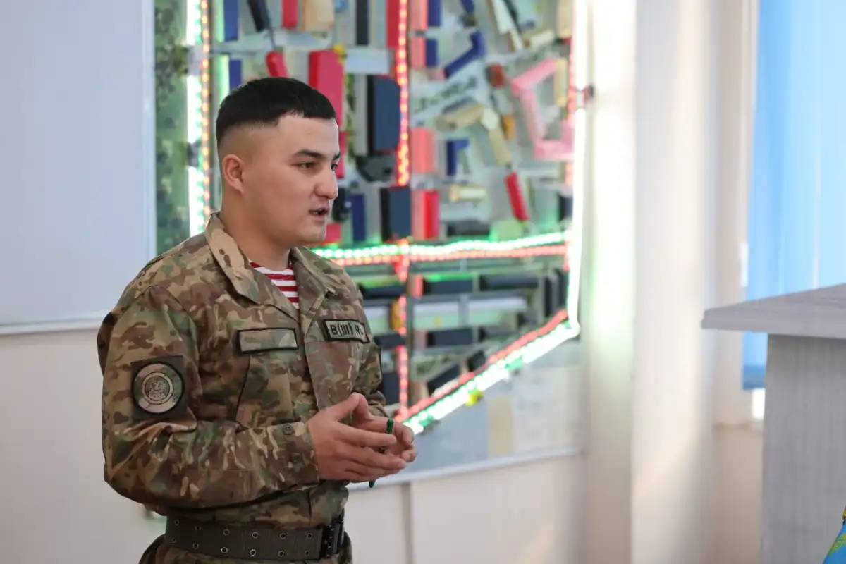 Рядовой из Тараза свободно говорит на семи языках