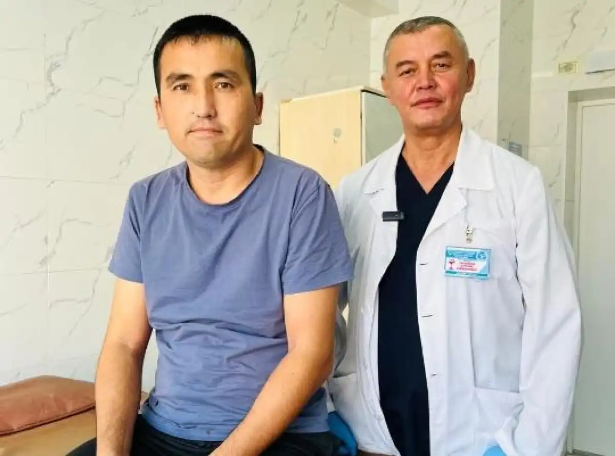 Проглотившего кость мужчину спасли шымкентские врачи