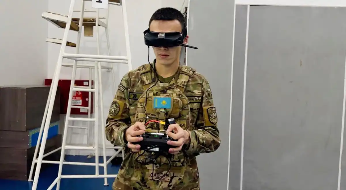 Казахстанских курсантов обучают управлению FPV-дронами