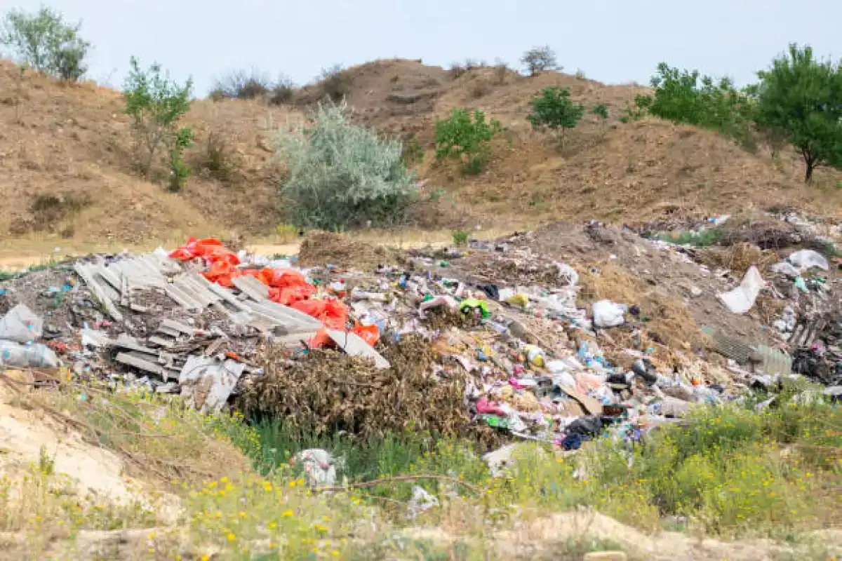 Более 190 незаконных свалок выявили в области Абай