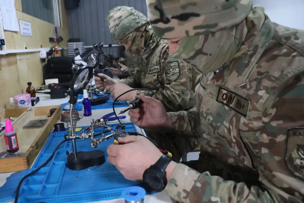 Более 100 дронов за месяц: БПЛА производят казахстанские военнослужащие