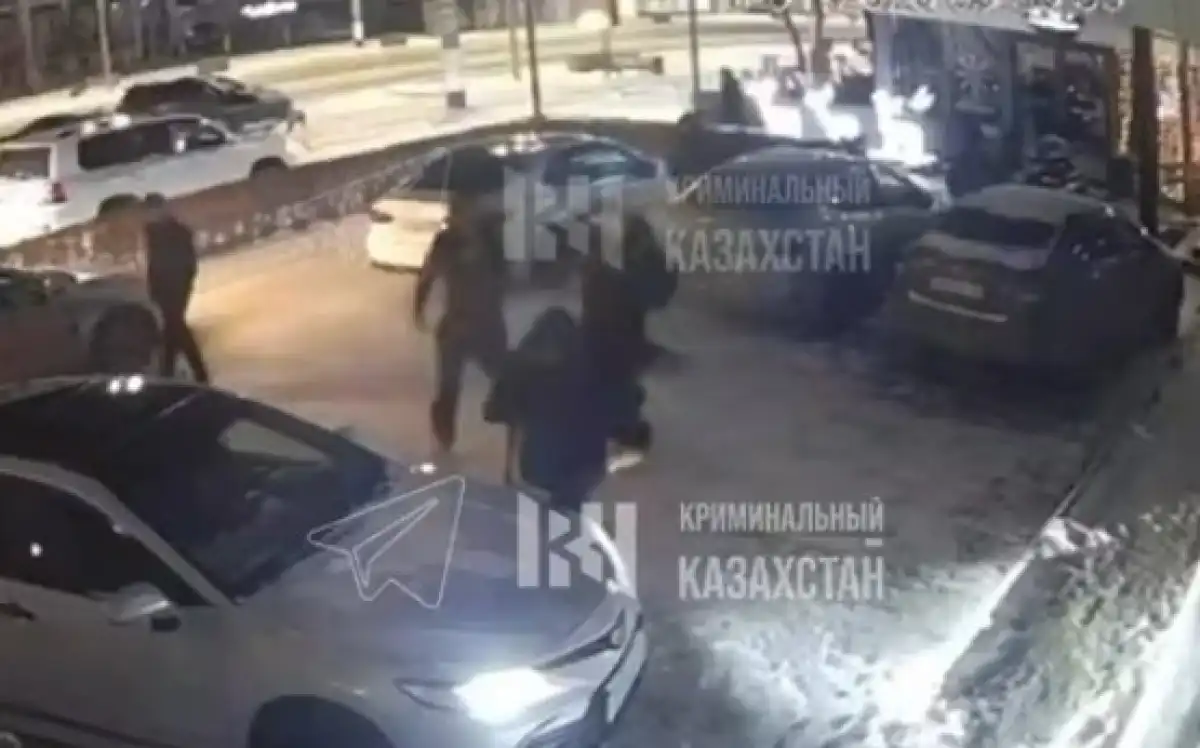 Жесткое избиение в Атырау: двое задержаны после потасовки в ночном баре