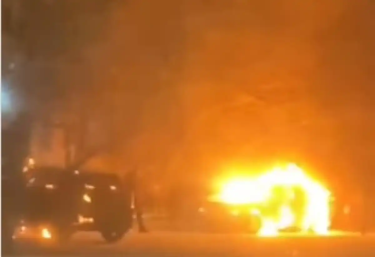 Поджог автомобилей полицейских зафиксировали в Семее