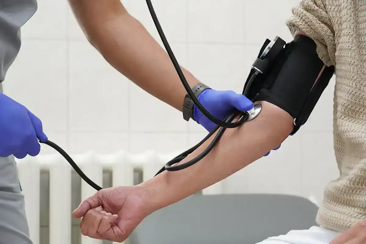 В школах Казахстана появятся дефибрилляторы и новые стоматологические кабинеты